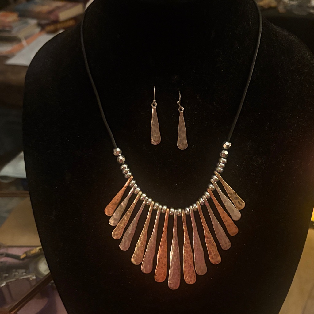 Chic Copper, Gold And Silver Necklace With Earrings